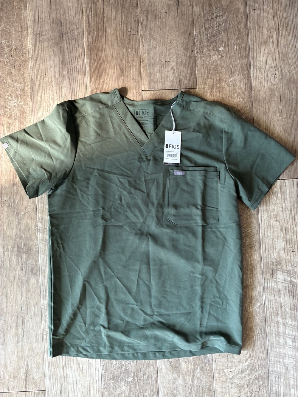 Men’s Figs Leon Scrub Top™
